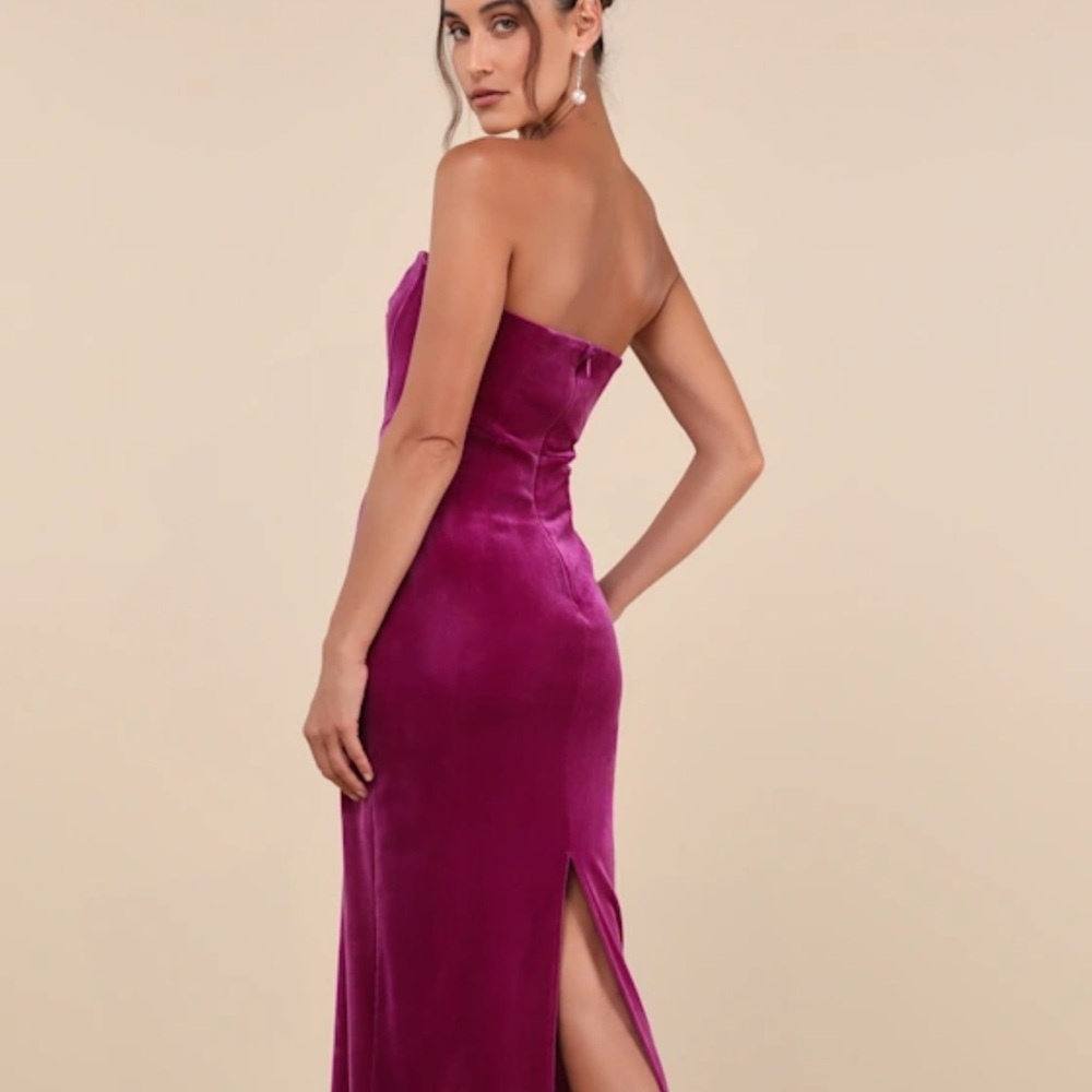 Elegant Velvet Evening Dress in Rich Purple - Picture 2 of 8